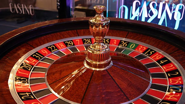 Slot reels with tennis ball symbols